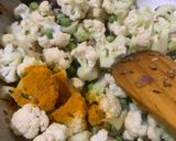 A picture of step 1 of Aloo Fulgovi Matar Dry (Potato, cauliflower, Peas).