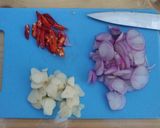 Foto langkah ke 1 dari resep Ikan Peda Tumis Bayam Simple.