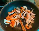 A picture of step 2 of Champon (the Noodle in Nagasaki).