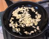 Une image de l'étape 4 de Farce/sauce au bœuf, courgette, tomates et oignon au bouillon de courge et cumin.