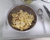 Foto del paso 4 de la receta: Carpacho de champiñones al queso holandés