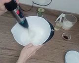 Foto del paso 2 de la receta: Brazo gitano de claras relleno de crema de pistacho y bañado en chocolate