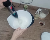 Foto del paso 2 de la receta: Brazo gitano de claras relleno de crema de pistacho y bañado en chocolate