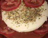 Foto del paso 1 de la receta: Provolone con tomate y cebolla al grill