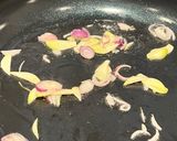 Foto langkah ke 2 dari resep Stir-Fry Scrambled Eggs Green Beans.