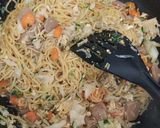 Foto langkah ke 9 dari resep Mie goreng kuning.