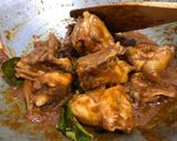Foto langkah ke 4 dari resep Semur Ayam Kampung Legit nan Gurih.