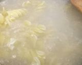 A picture of step 2 of Fusilli con tonno.