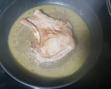 Foto del paso 2 de la receta: Chuletas de cerdo de castaña con vino