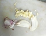Foto langkah ke 3 dari resep Tumis brokoli sosis.