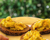 Foto del paso 5 de la receta: Tostas de zarangollo de calabacín