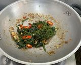Foto langkah ke 6 dari resep Tumis Daun Pucuk Labu.