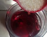Foto del paso 3 de la receta: Tisana fría de manzana, fresa y jamaica