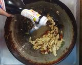 รูปขั้นตอนการทำที่ 6 ของ กะเพราไก่ ไข่ดาว ง่ายๆ