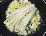 Foto langkah ke 2 dari resep Saus Tiram Enoki Telur.