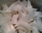 A picture of step 1 of Pork and onions in a wine sauce.