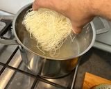 Foto del paso 8 de la receta: Fideos chinos con pollo y verduras