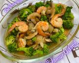 Foto langkah ke 5 dari resep 374. Cah Brokoli Jamur Udang.
