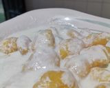 A picture of step 4 of Meethi dahi phulki.