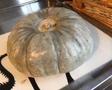 Une image de l'étape 1 de Purée de courge bernettine à la brousse corse,oignon de roscoff et persil.