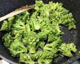 Une image de l'étape 8 de Poêlée de chou romanesco à la crème et emmental.