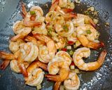 รูปขั้นตอนการทำที่ 3 ของ กุ้งผัดพริกขี้หนู