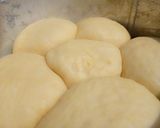A picture of step 4 of Stuffed bread rolls.