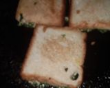 A picture of step 3 of Paneer palak toast.
