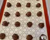 Foto langkah ke 4 dari resep Double Chocolate Chip Cookies.