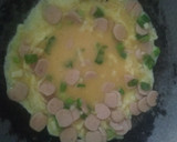 Foto langkah ke 3 dari resep Telur Dadar Sosis.