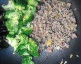 Foto langkah ke 4 dari resep Brokoli dan daging sapi giling.