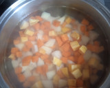 Foto del paso 3 de la receta: Guisito de porotos frutillas con chorizo, panceta y verduras