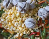 Foto langkah ke 4 dari resep Tumis Sayur Pelangi.