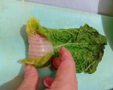 Foto langkah ke 3 dari resep Daging Gulung Sawi Keriting.