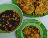 Foto langkah ke 5 dari resep Bakwan udang kuah cuko.