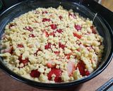 Foto del paso 4 de la receta: Queque con fresas y migas