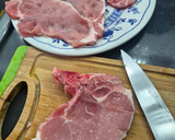 Foto del paso 4 de la receta: Chuletas de cerdo con salsa de champiñones y crujiente de bacon