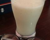 A picture of step 2 of Bnana shake.