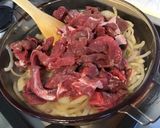 Une image de l'étape 5 de Bœuf aux oignons de roscoff sauce aux champignons.
