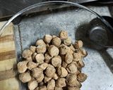 A picture of step 1 of Veg Soya Keema Matar.