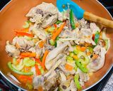 Foto del paso 3 de la receta: Pollo con lorocos y crema