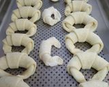 Foto del paso 2 de la receta: Medialunas facilísimas de levadura