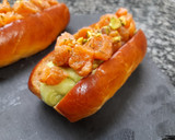 Foto del paso 8 de la receta: Brioche de tartar de salmón marinado y aguacate
