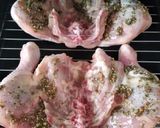 Foto del paso 3 de la receta: Pollo al horno con papas fritas y ensaladita