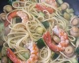 Foto del paso 8 de la receta: Spaghetti con calabacín, champiñón y gambones