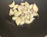 A picture of step 1 of Onion Garlic chutney.