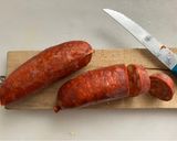 Foto del paso 4 de la receta: Habitas frescas y alcachofas, con chorizo y huevo