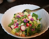 Foto del paso 5 de la receta: Ensalada de la huerta con rabanitos rosa