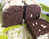 Foto langkah ke 11 dari resep Brownies kukus keju ekonomis.