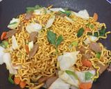 Foto langkah ke 2 dari resep Mie Telur goreng.